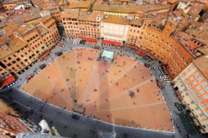 piazza-del-campo-siena-nove-spicchi-696x464